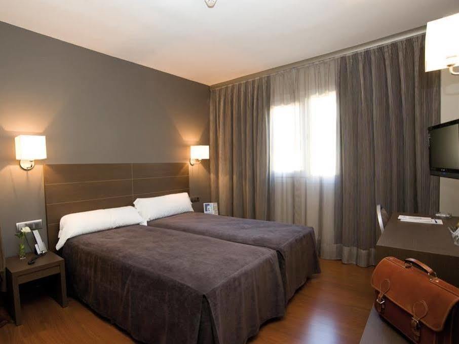 Hotel Cisneros Alcalá de Henares Exterior foto